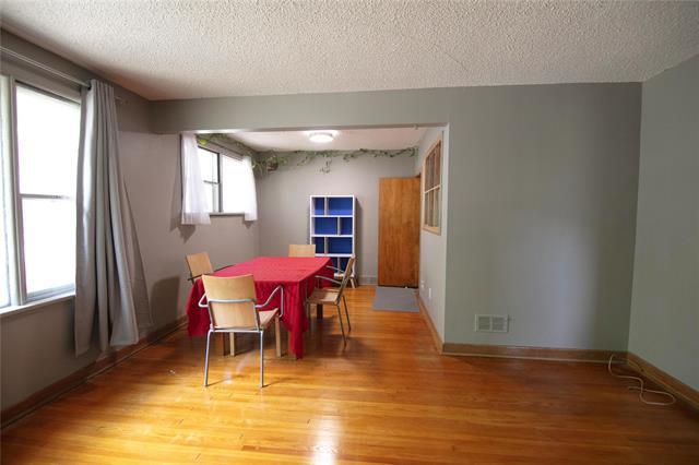 









1214


Troy

AVE,
Winnipeg,




MB
R2X 1E5

