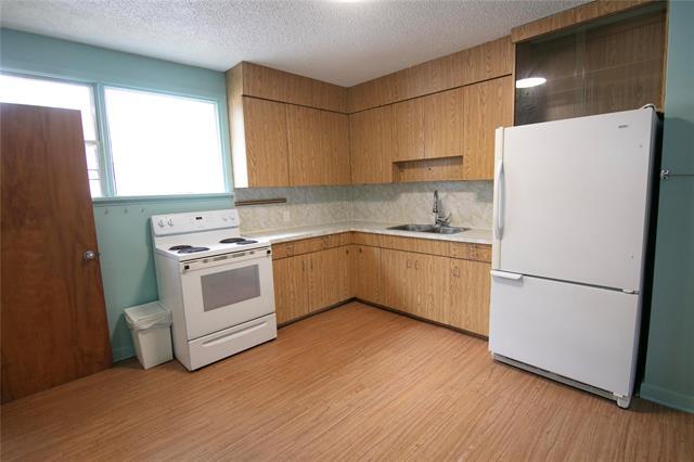 









1214


Troy

AVE,
Winnipeg,




MB
R2X 1E5

