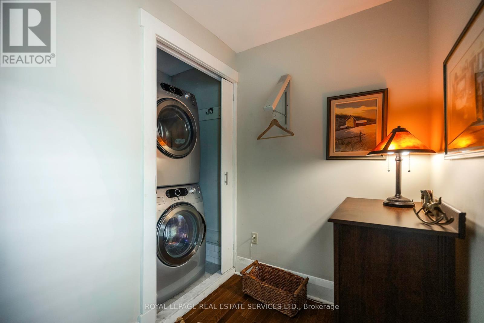 












127 ELIZABETH STREET S

,
Brampton,




Ontario
L6Y1R6

