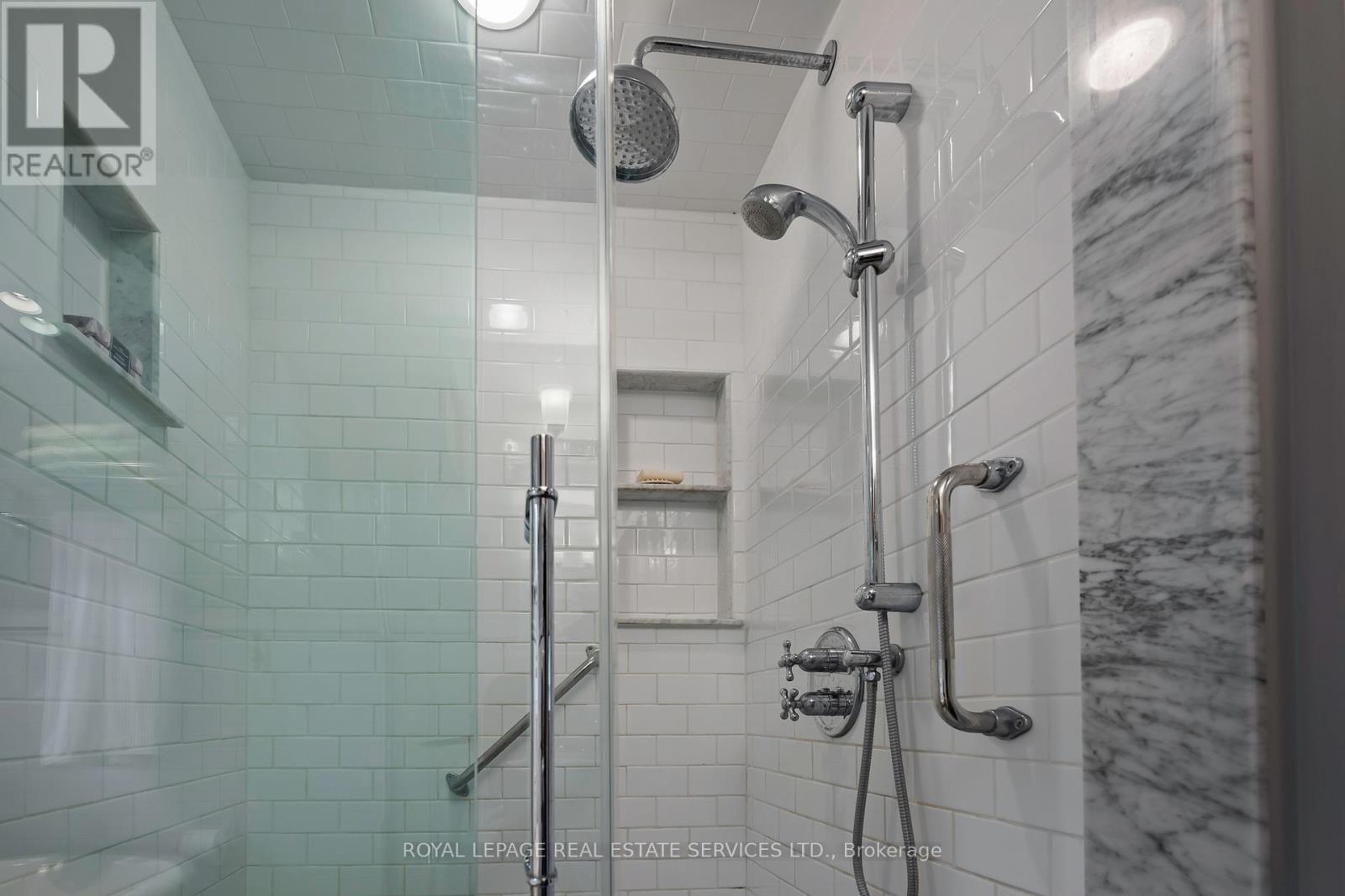 












127 ELIZABETH STREET S

,
Brampton,




Ontario
L6Y1R6

