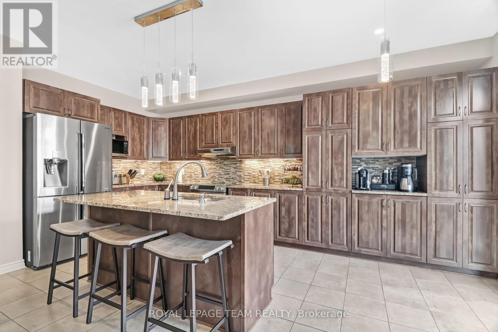 












3519 WOODROFFE AVENUE

,
Ottawa,




Ontario
K2G7A7

