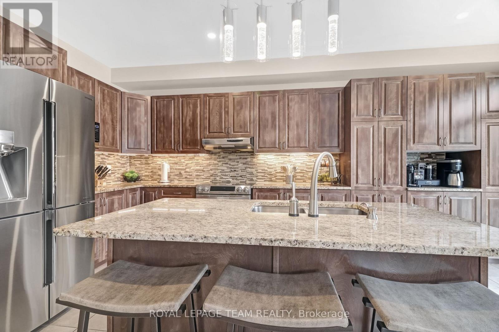 












3519 WOODROFFE AVENUE

,
Ottawa,




Ontario
K2G7A7

