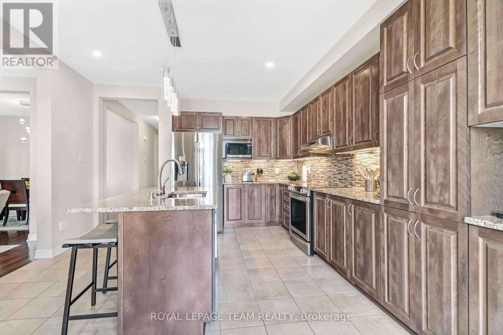 












3519 WOODROFFE AVENUE

,
Ottawa,




Ontario
K2G7A7

