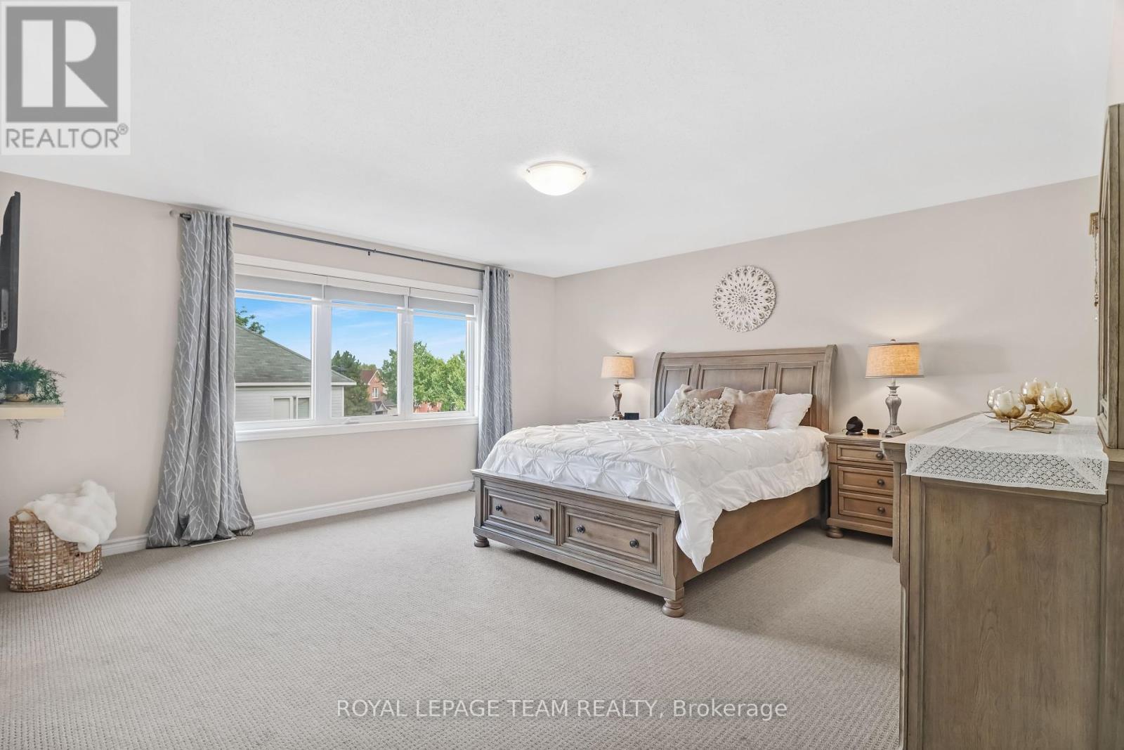 












3519 WOODROFFE AVENUE

,
Ottawa,




Ontario
K2G7A7

