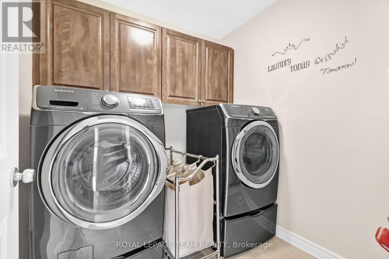 












3519 WOODROFFE AVENUE

,
Ottawa,




Ontario
K2G7A7


