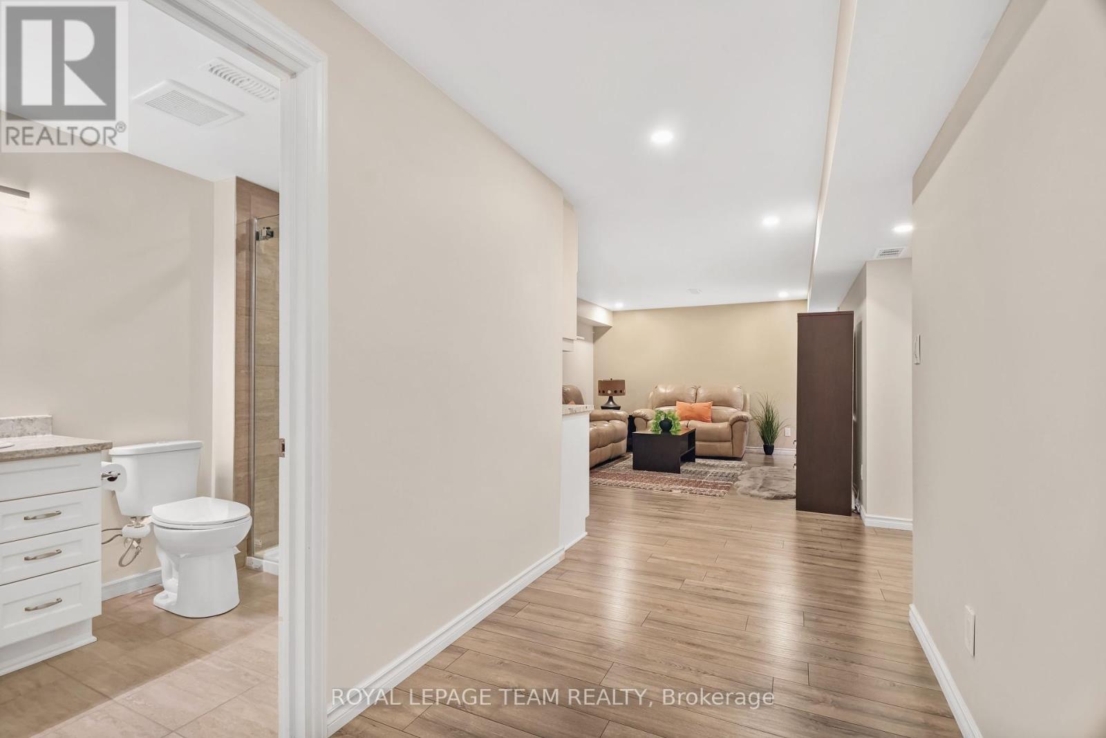 












3519 WOODROFFE AVENUE

,
Ottawa,




Ontario
K2G7A7


