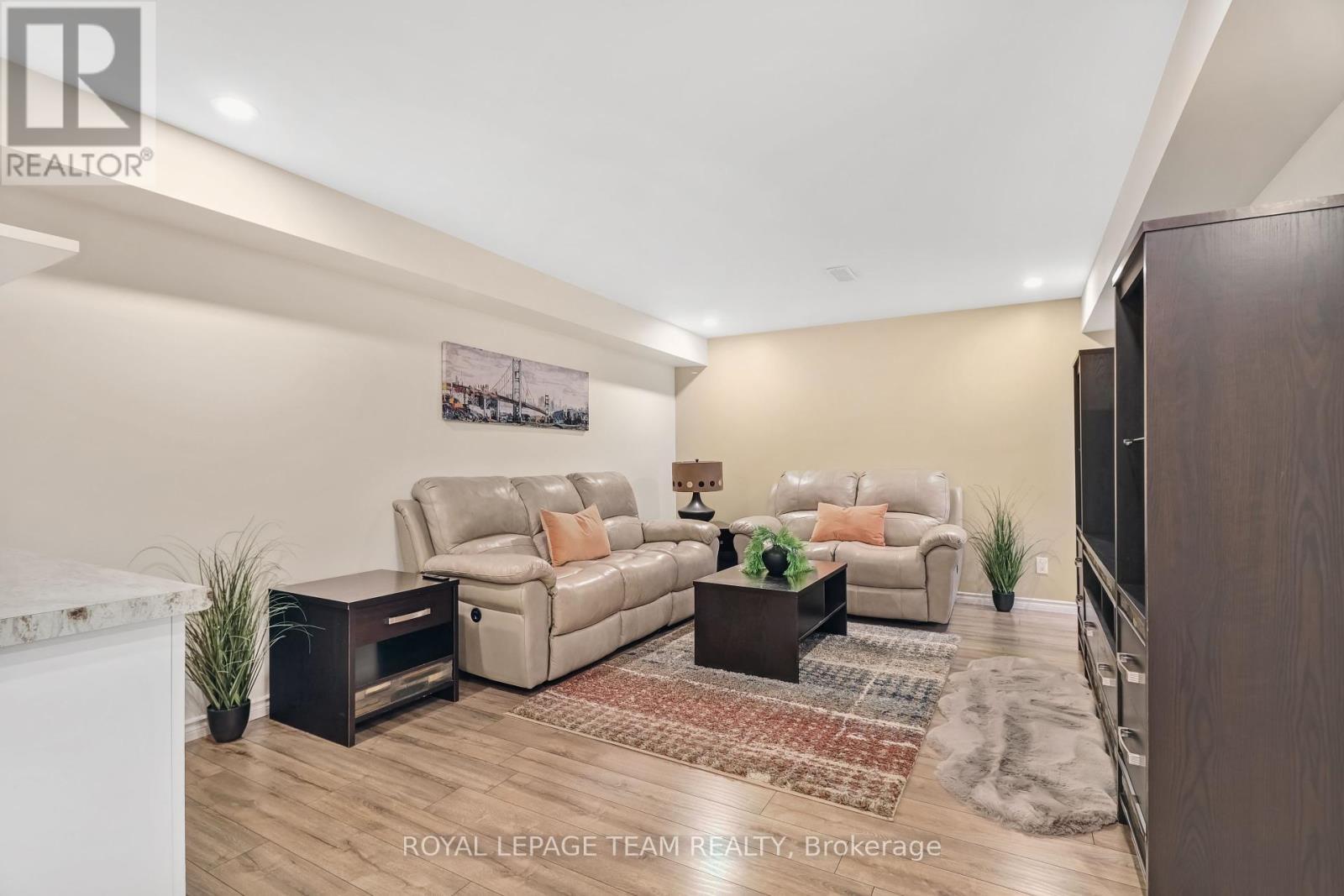 












3519 WOODROFFE AVENUE

,
Ottawa,




Ontario
K2G7A7

