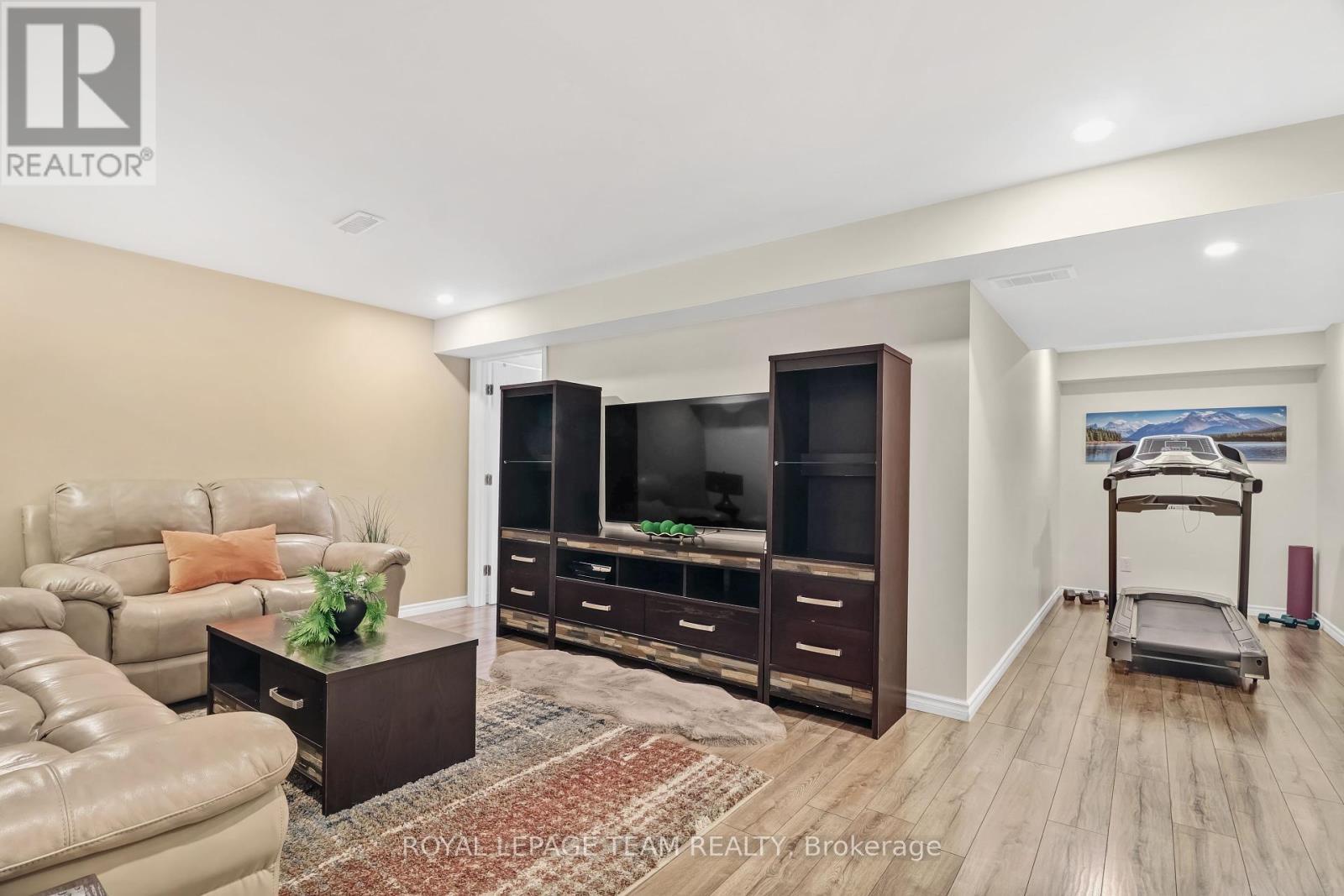 












3519 WOODROFFE AVENUE

,
Ottawa,




Ontario
K2G7A7

