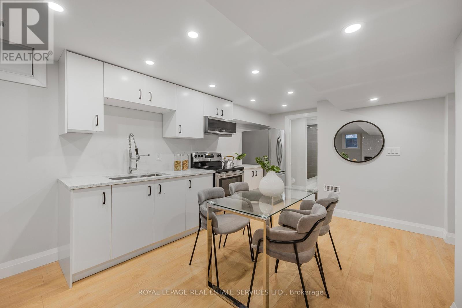 












3551 WASS CRESCENT

,
Oakville,




Ontario
L6L6G2

