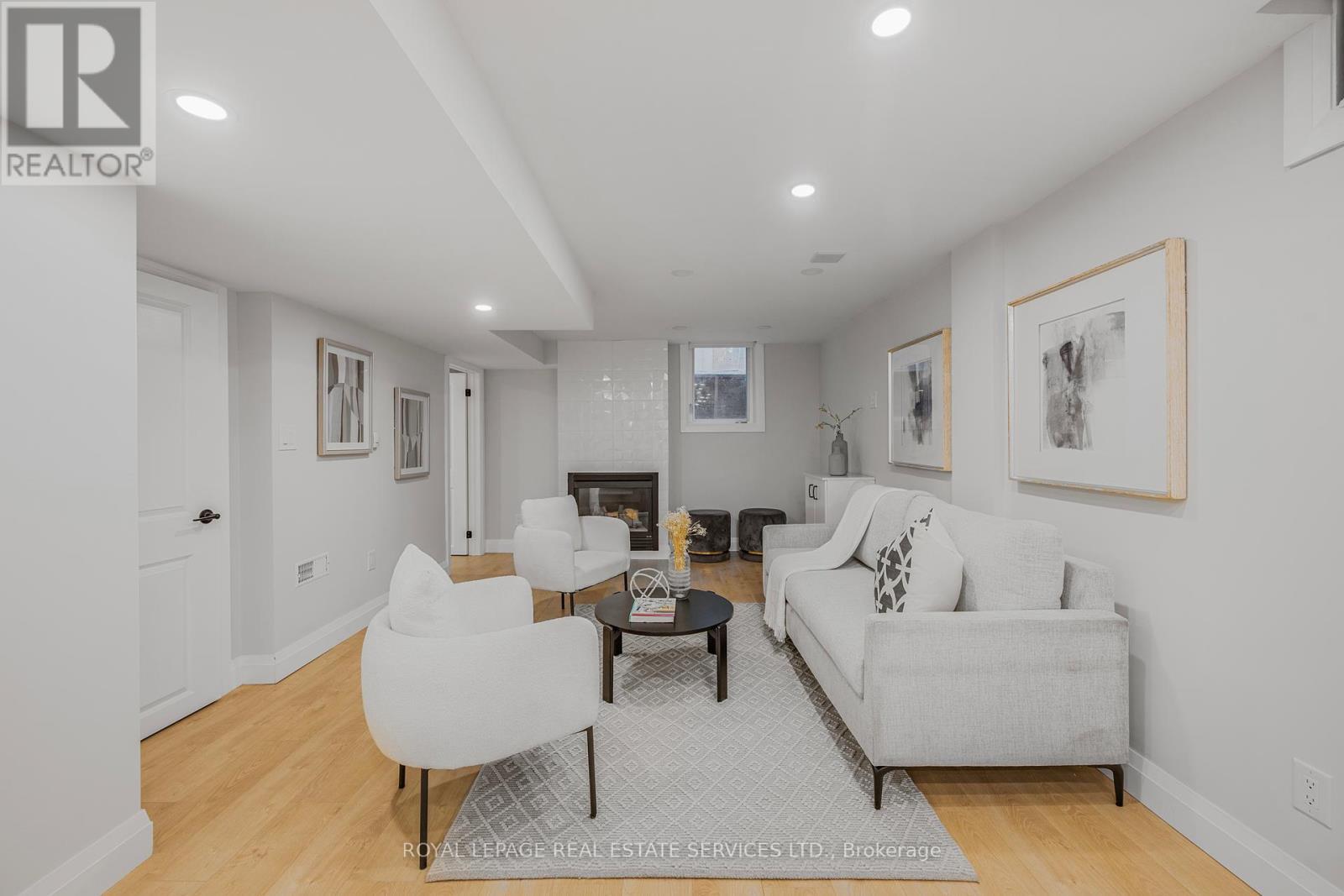 












3551 WASS CRESCENT

,
Oakville,




Ontario
L6L6G2

