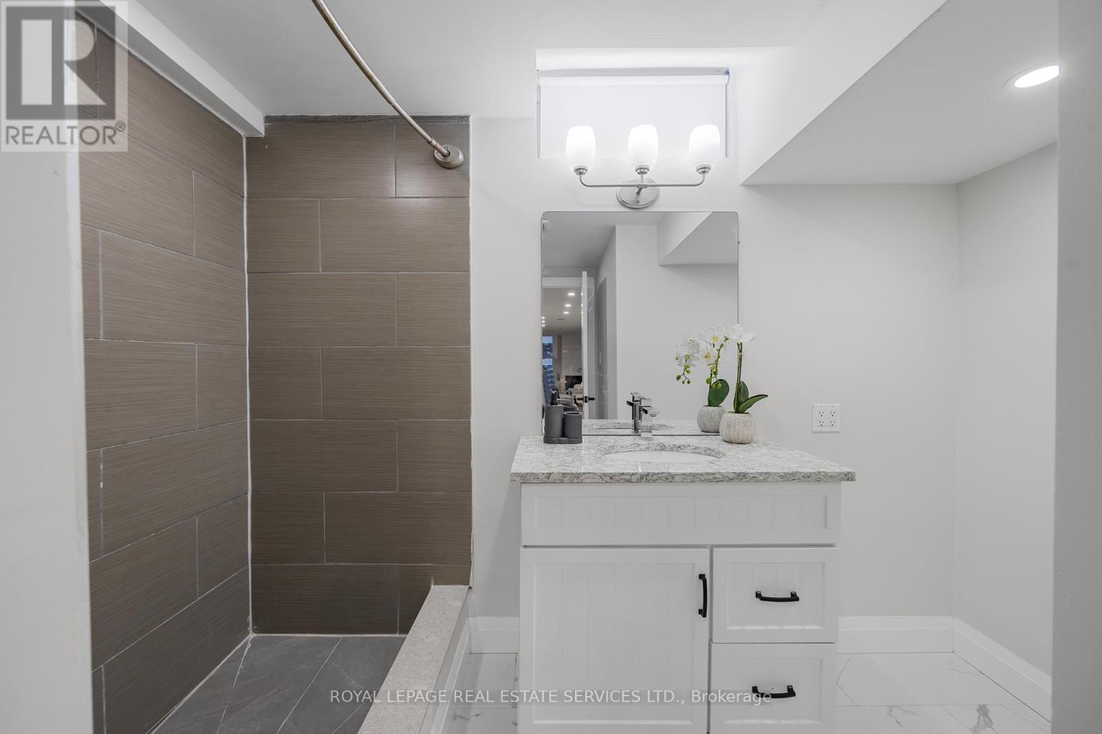 












3551 WASS CRESCENT

,
Oakville,




Ontario
L6L6G2

