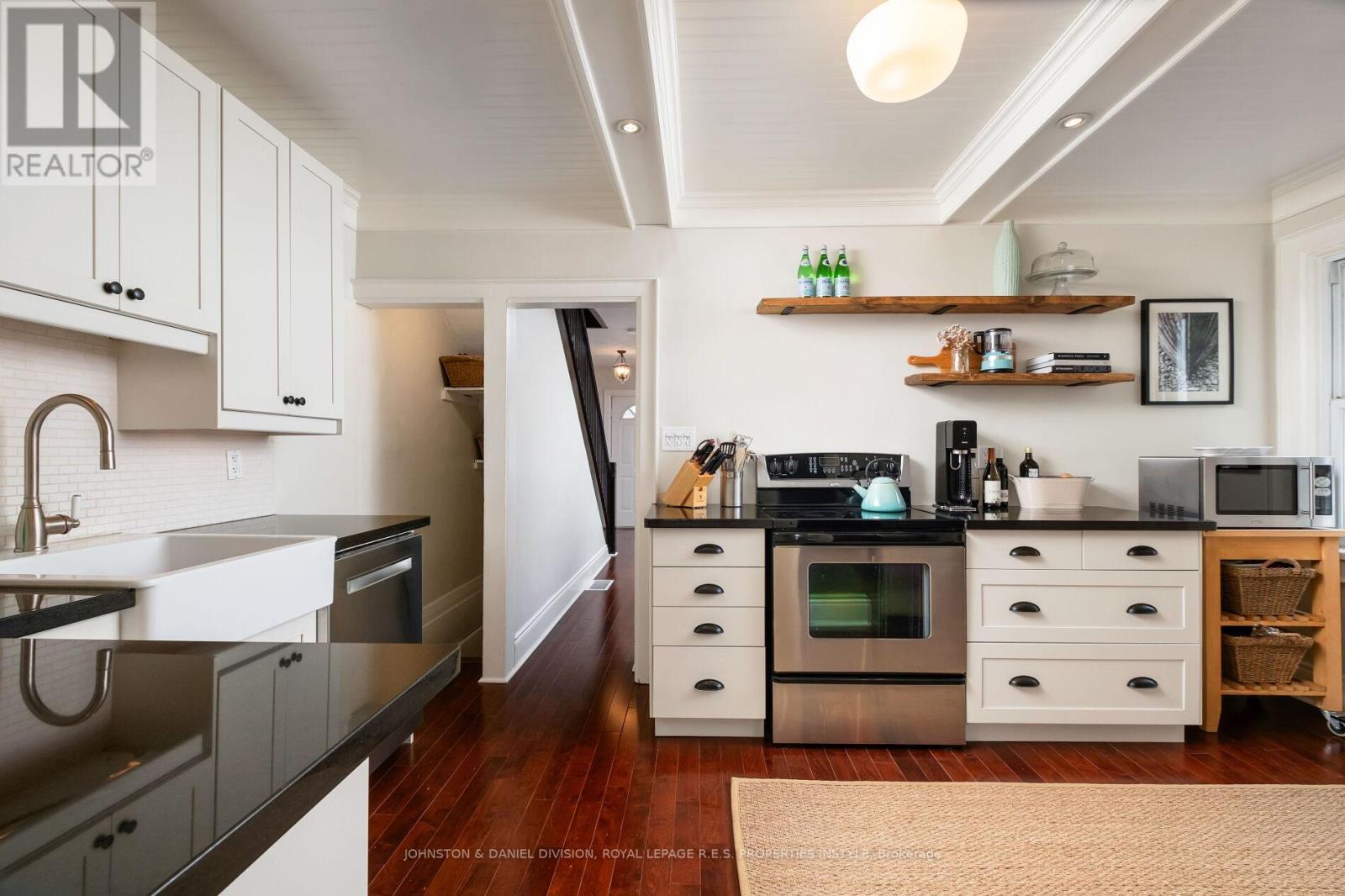 












34 SIXTEENTH STREET

,
Toronto,




Ontario
M8V3J8


