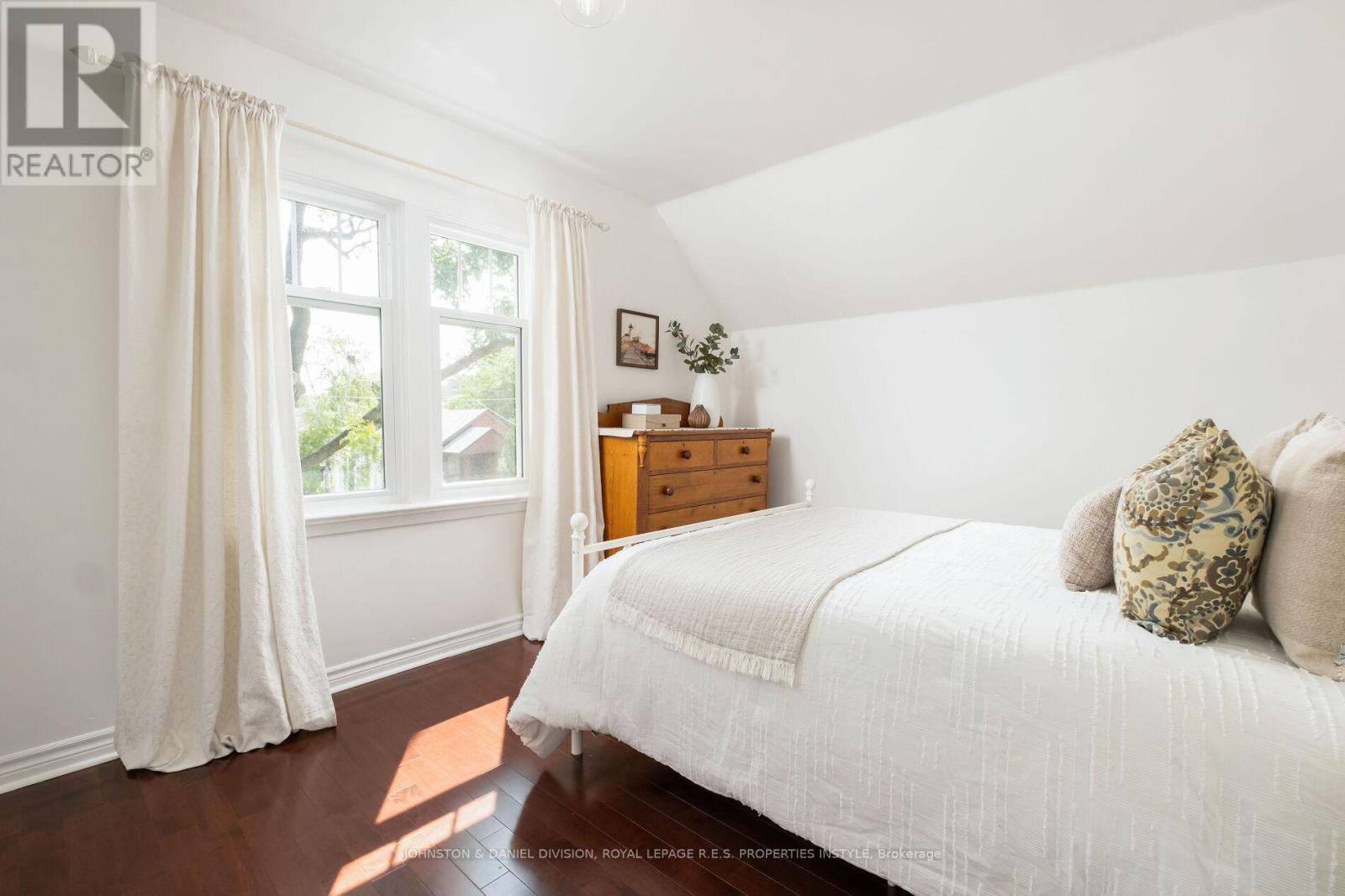 












34 SIXTEENTH STREET

,
Toronto,




Ontario
M8V3J8


