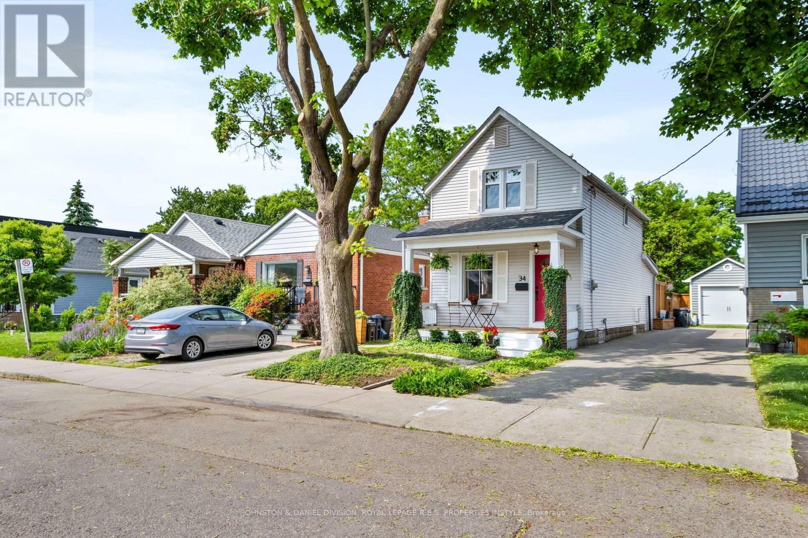 












34 SIXTEENTH STREET

,
Toronto,




Ontario
M8V3J8

