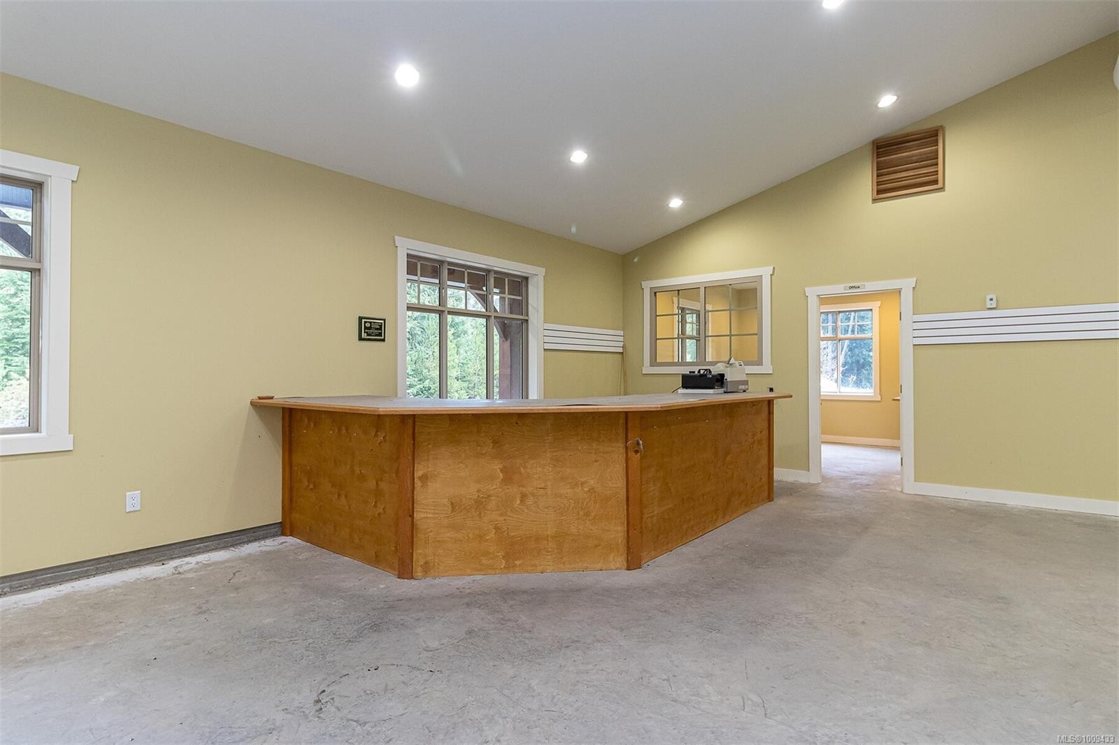 









230


Rupert

Rd East,
Qualicum Beach,




BC
V9K 1R3

