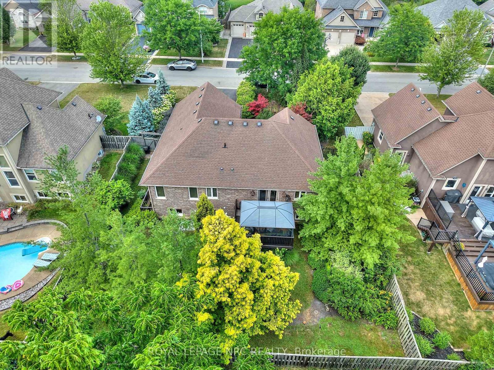 












18 MARTHA COURT

,
Pelham (Fenwick),




Ontario
L0S1C0

