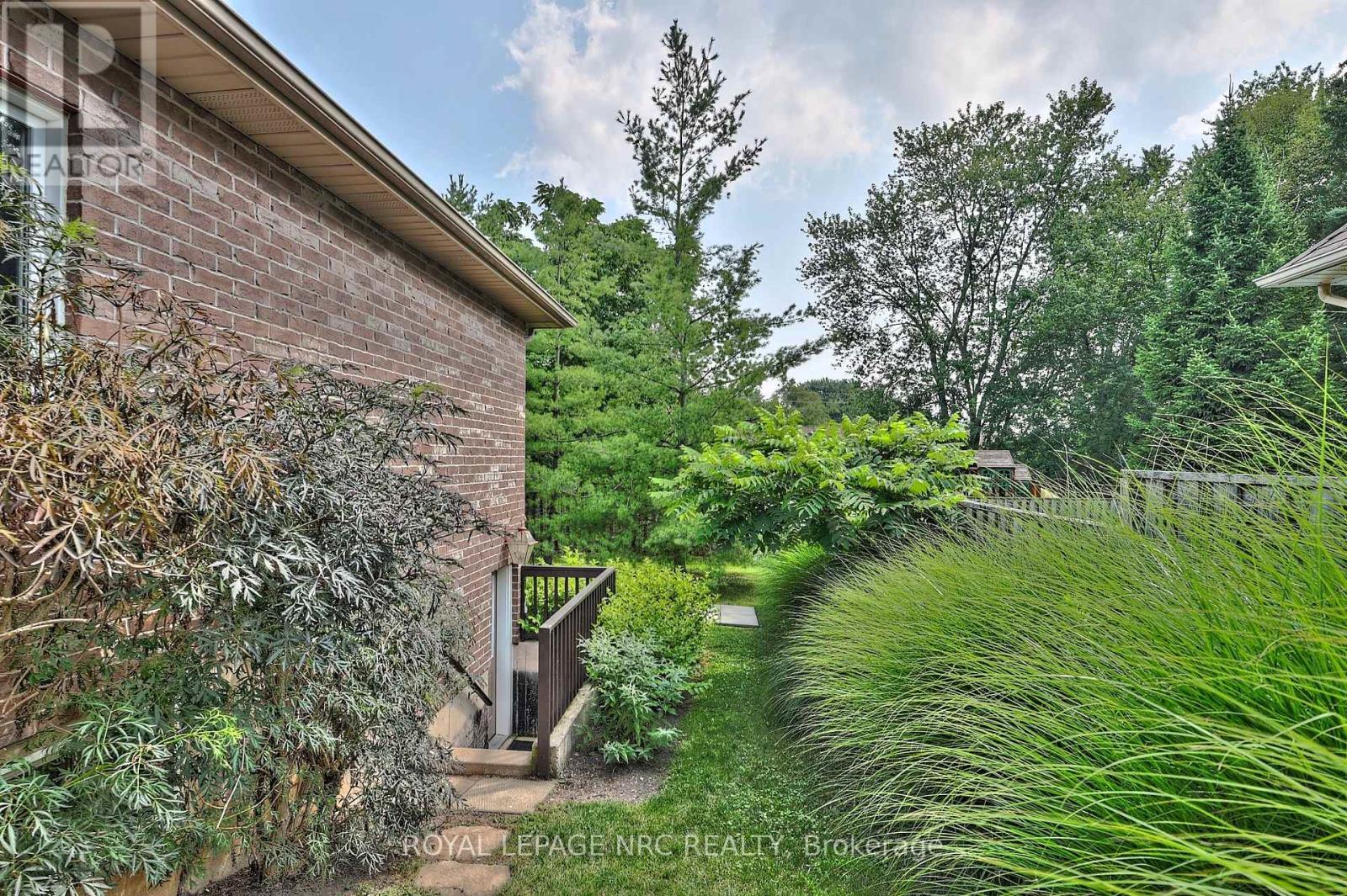 












18 MARTHA COURT

,
Pelham (Fenwick),




Ontario
L0S1C0

