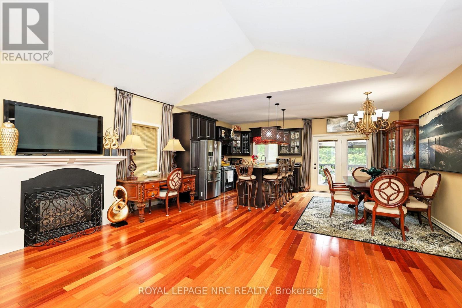 












18 MARTHA COURT

,
Pelham (Fenwick),




Ontario
L0S1C0

