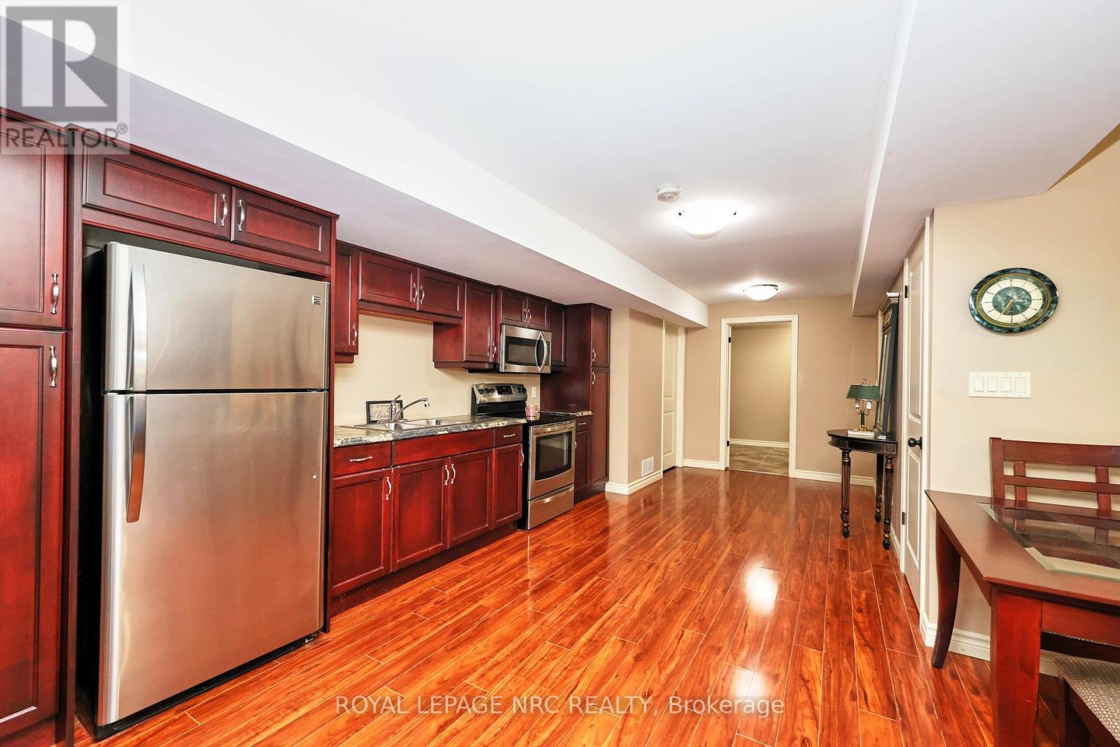 












18 MARTHA COURT

,
Pelham (Fenwick),




Ontario
L0S1C0

