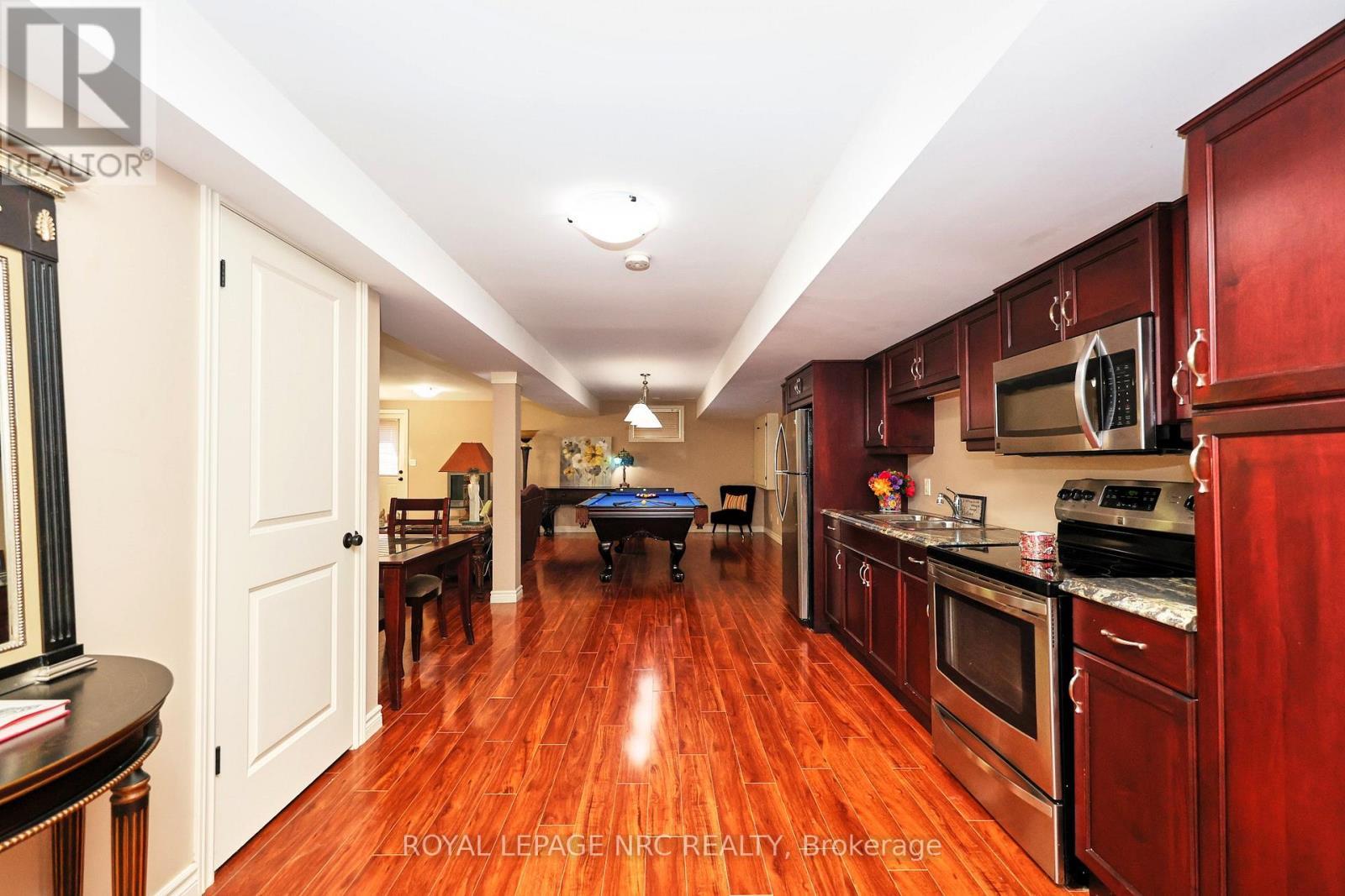 












18 MARTHA COURT

,
Pelham (Fenwick),




Ontario
L0S1C0

