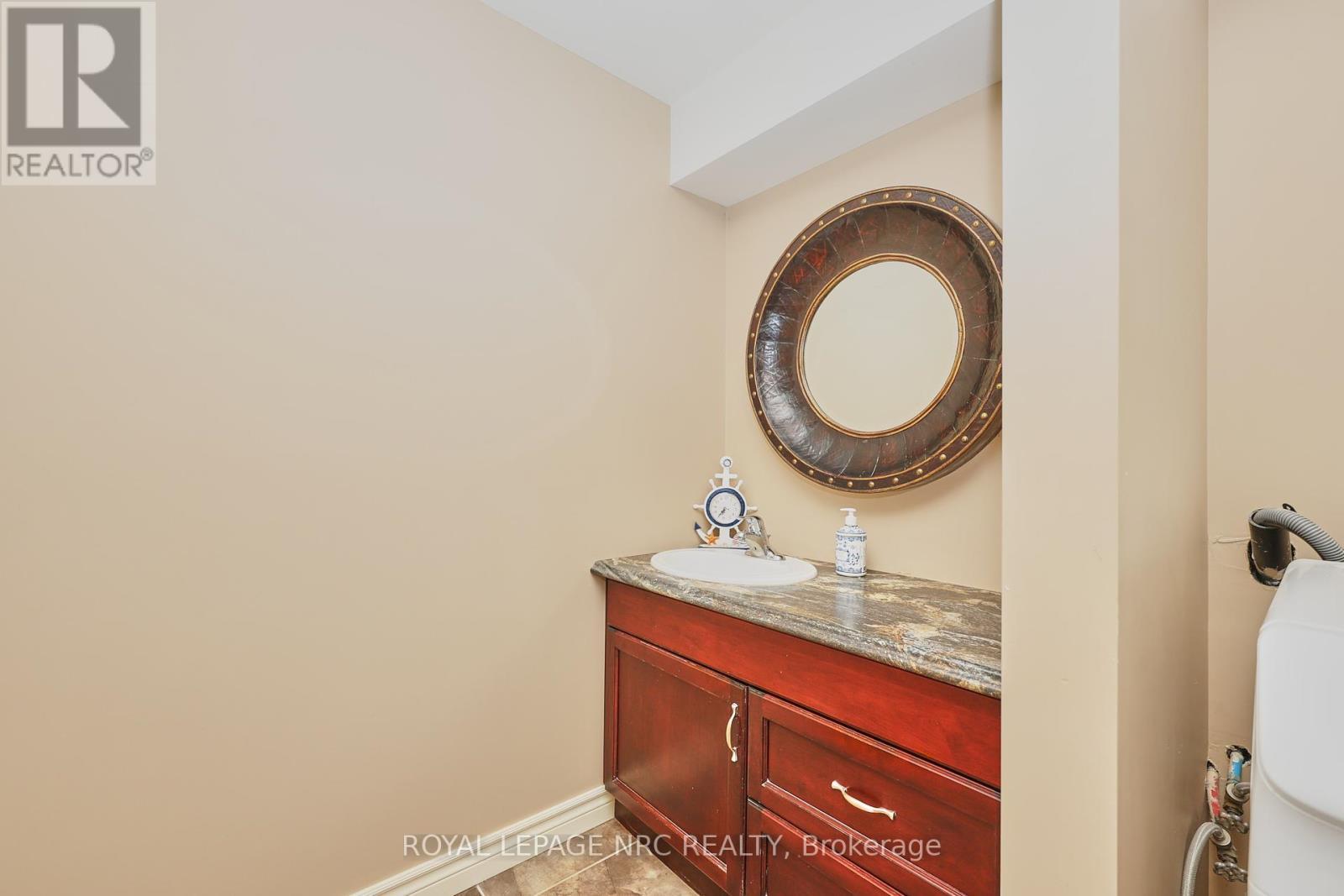 












18 MARTHA COURT

,
Pelham (Fenwick),




Ontario
L0S1C0

