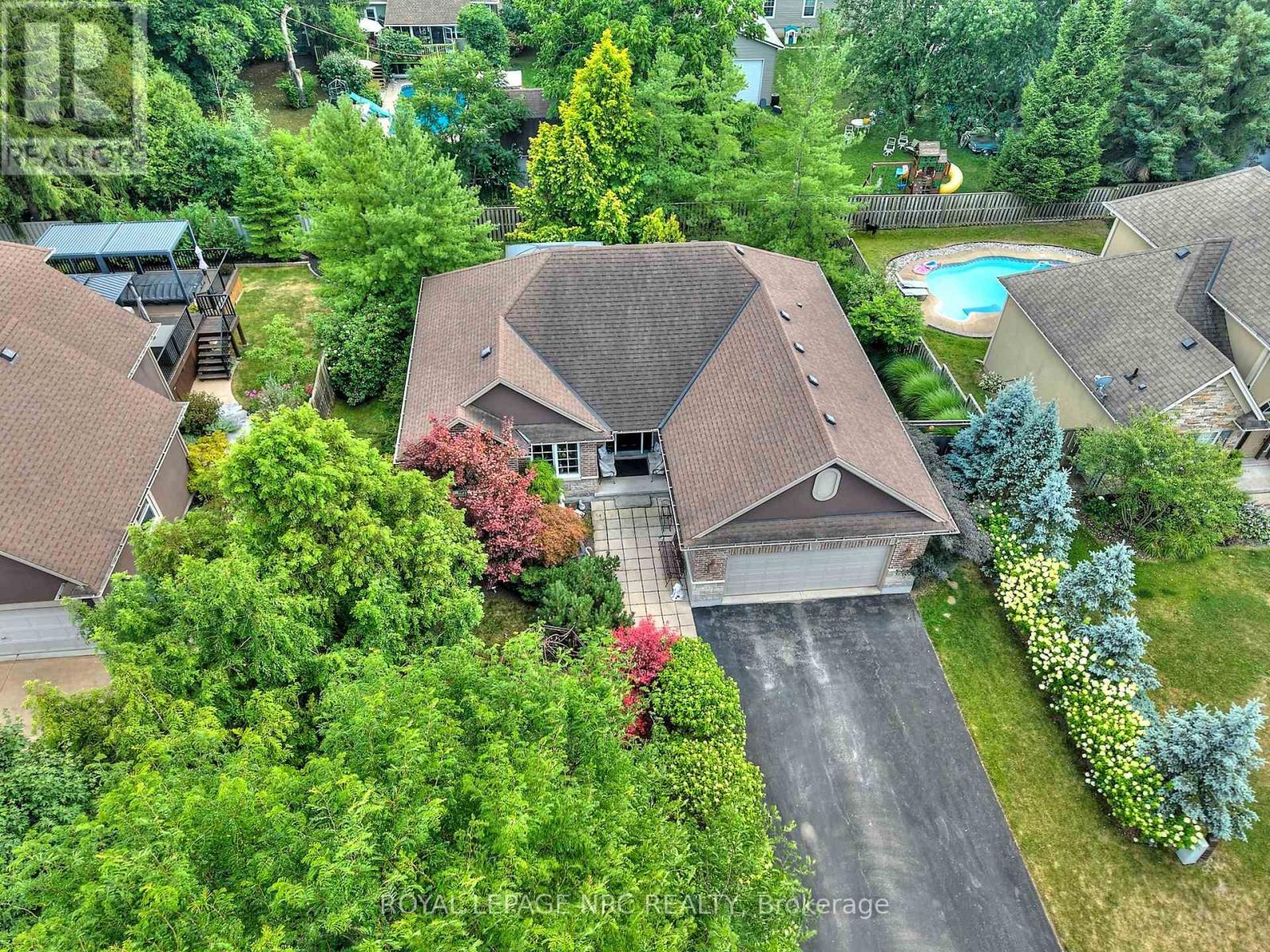 












18 MARTHA COURT

,
Pelham (Fenwick),




Ontario
L0S1C0

