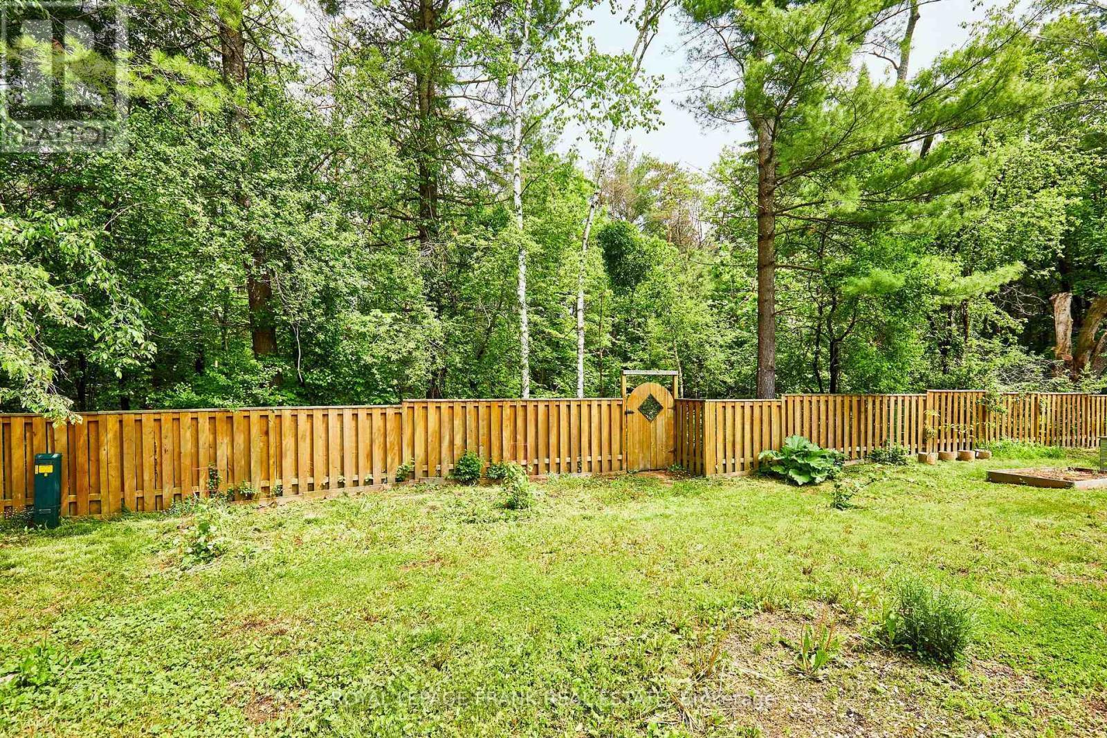 












132 COULTER DRIVE

,
Kawartha Lakes (Pontypool),




Ontario
L0A1K0

