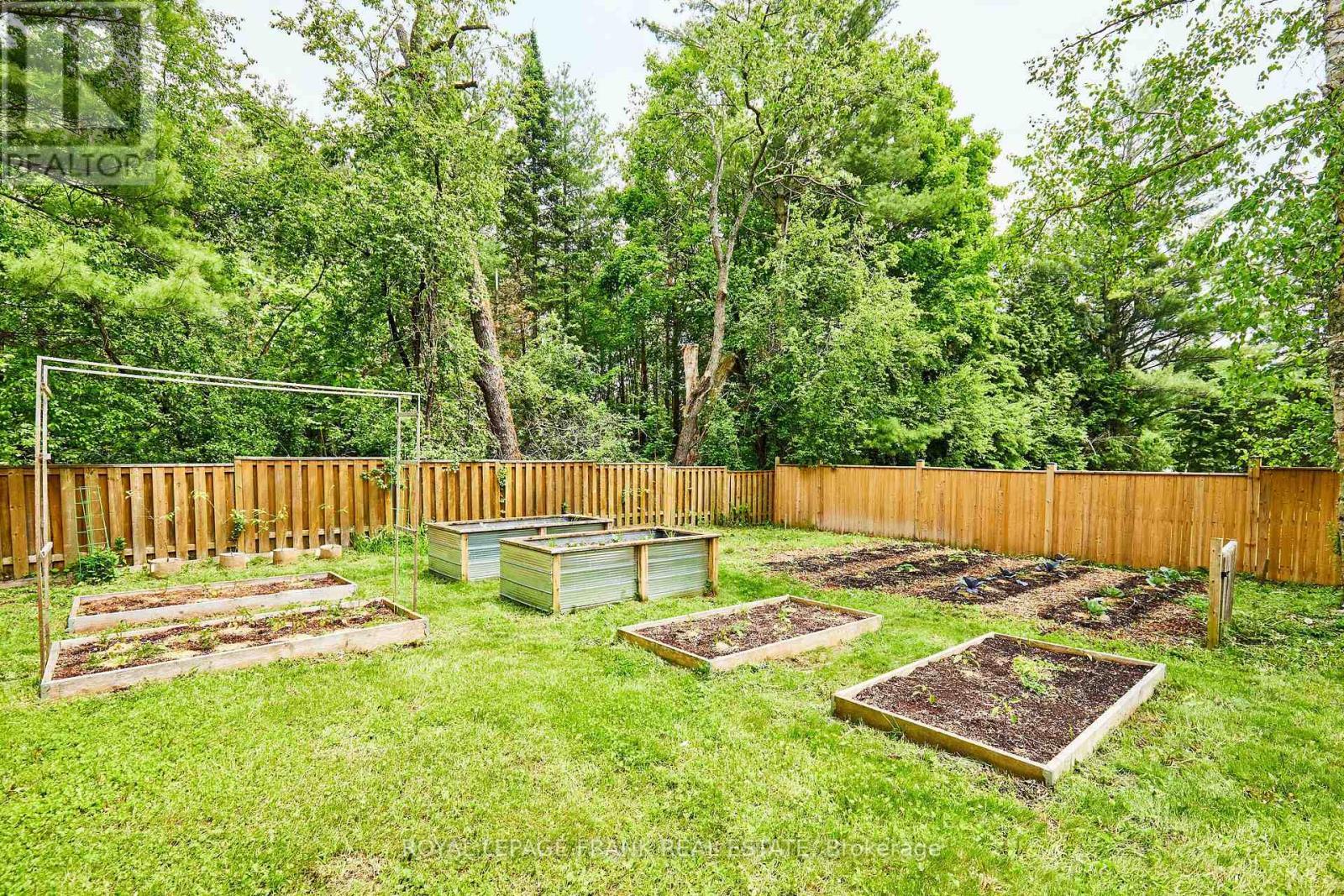 












132 COULTER DRIVE

,
Kawartha Lakes (Pontypool),




Ontario
L0A1K0

