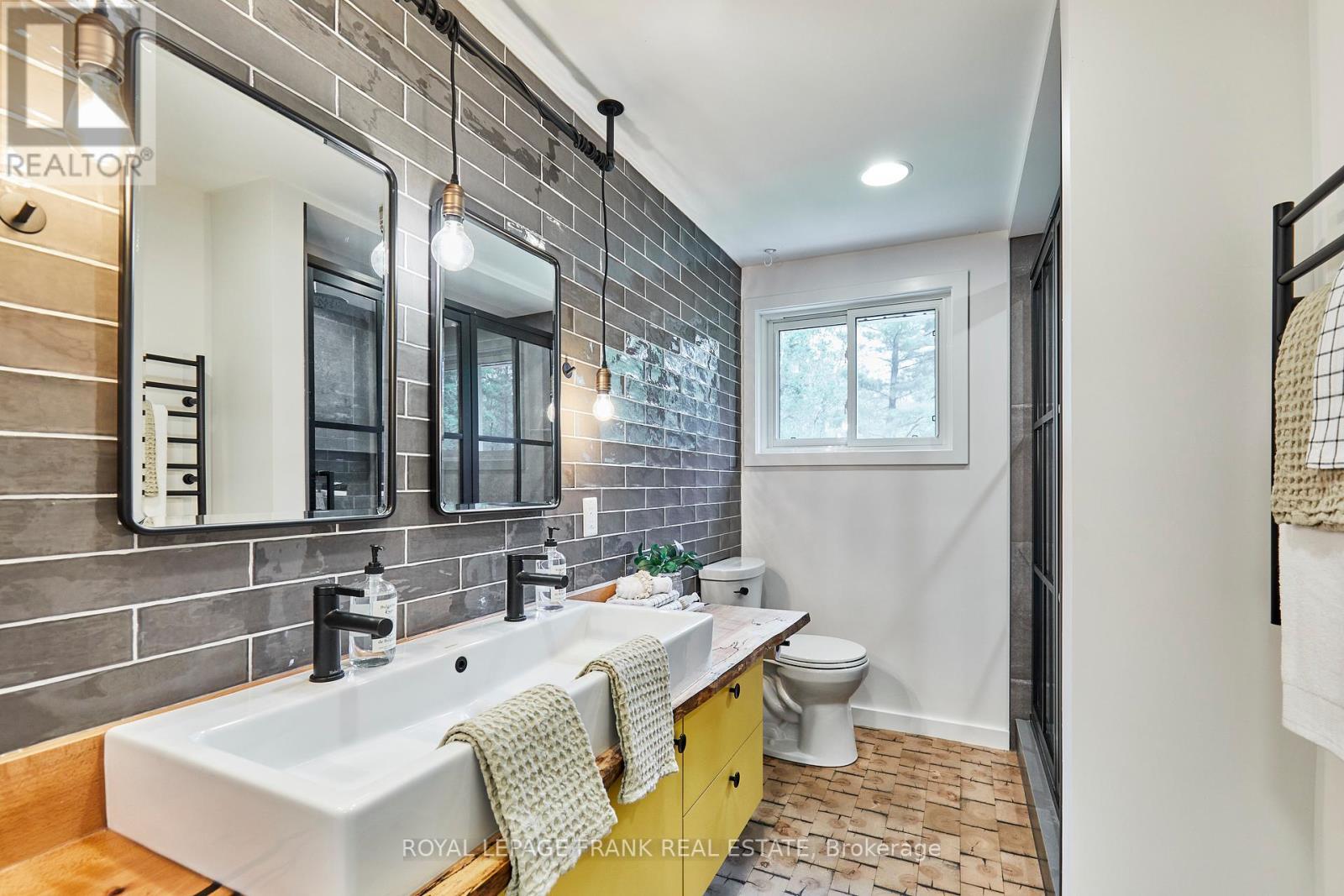 












132 COULTER DRIVE

,
Kawartha Lakes (Pontypool),




Ontario
L0A1K0

