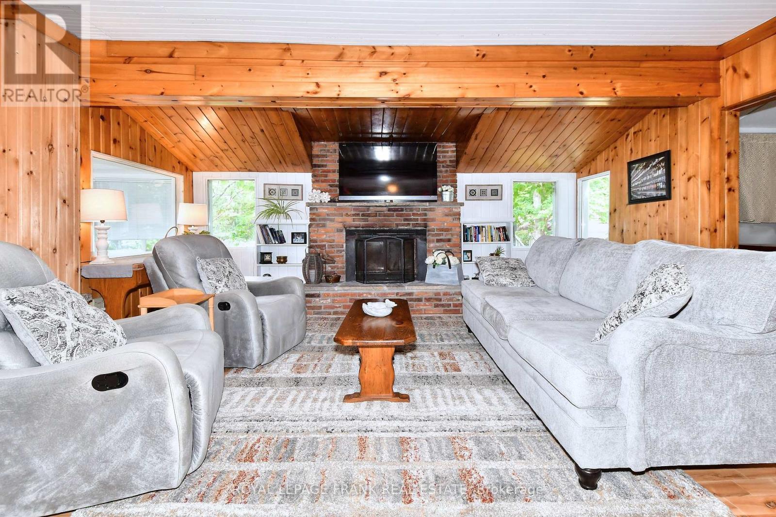 












670 HATTON AVENUE

,
Selwyn,




Ontario
K0L1H0

