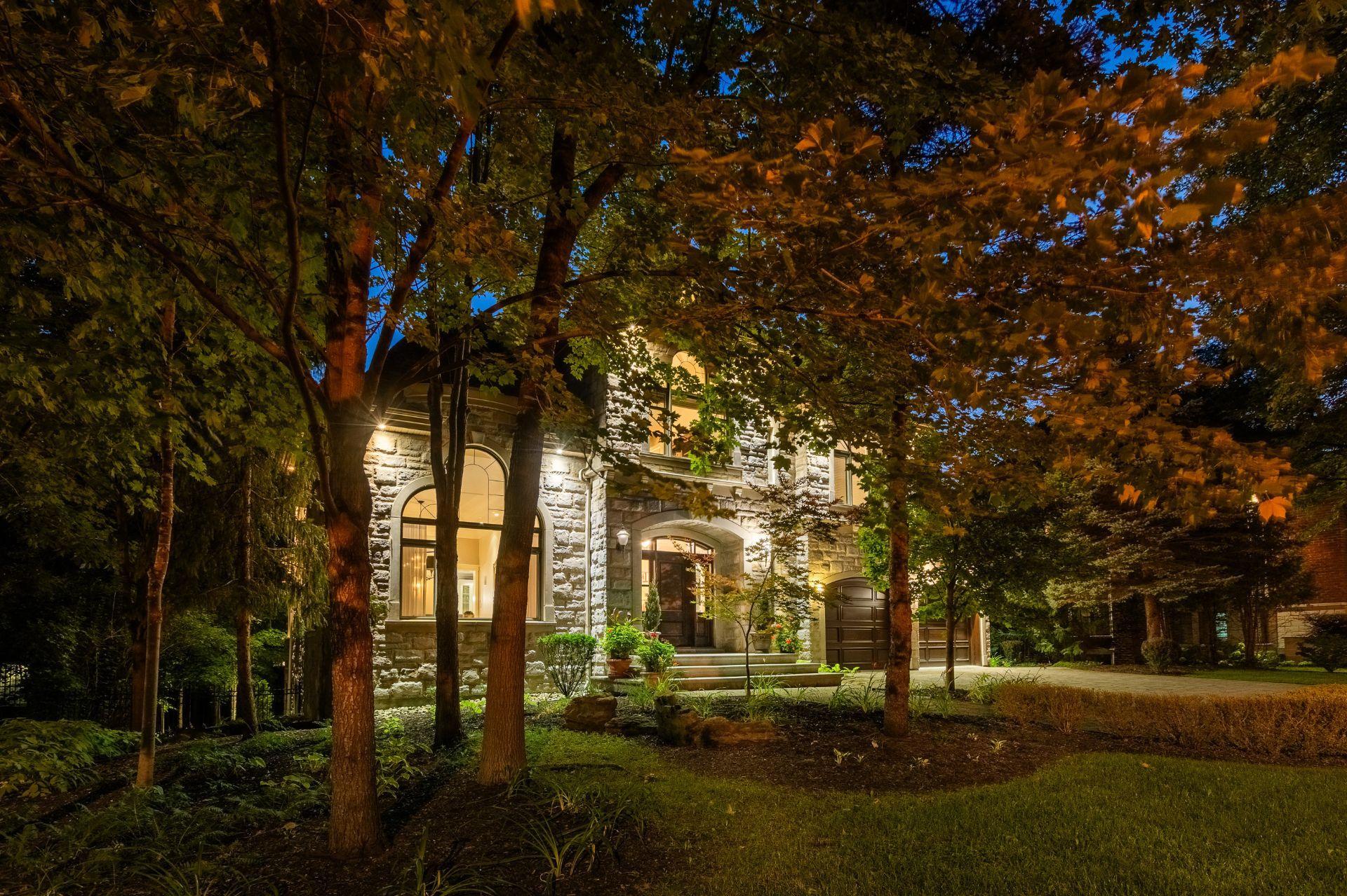 









1463


Rue François-P.-Bruneau

,
Saint-Bruno-de-Montarville,




QC
J3V6K4

