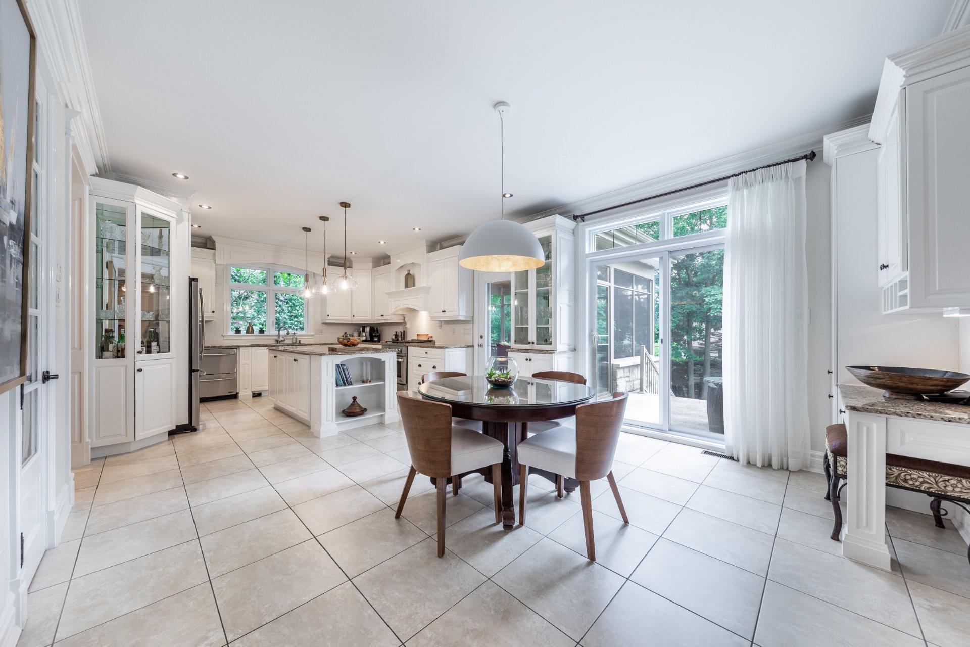 









1463


Rue François-P.-Bruneau

,
Saint-Bruno-de-Montarville,




QC
J3V6K4

