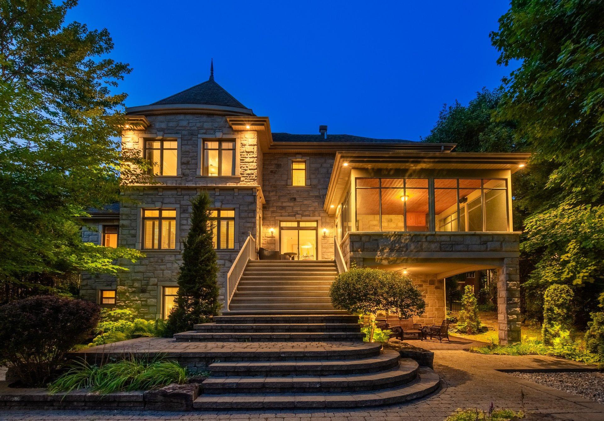 









1463


Rue François-P.-Bruneau

,
Saint-Bruno-de-Montarville,




QC
J3V6K4

