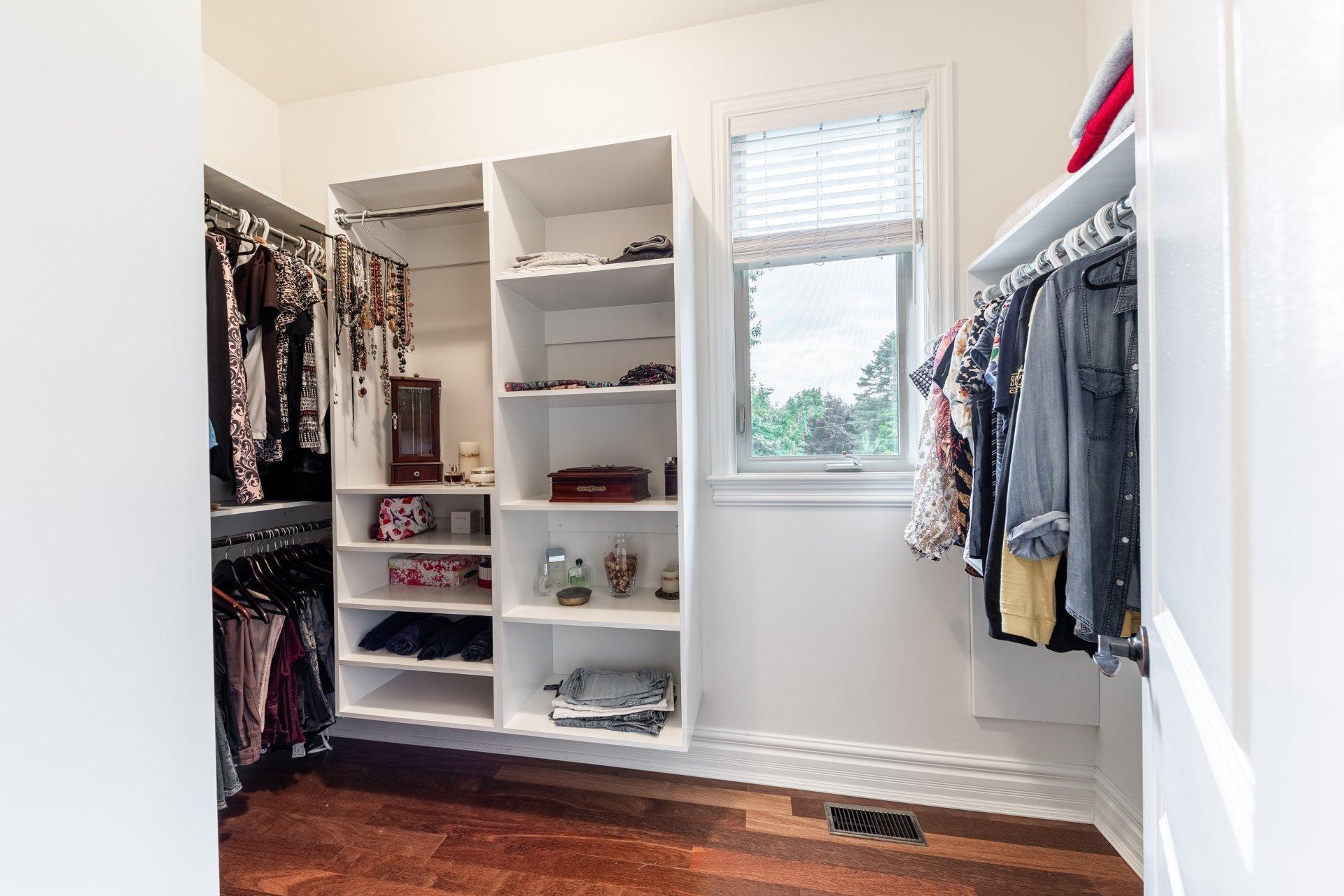 









1463


Rue François-P.-Bruneau

,
Saint-Bruno-de-Montarville,




QC
J3V6K4

