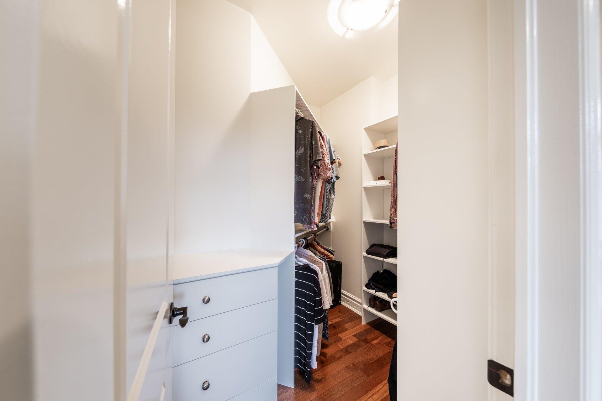 









1463


Rue François-P.-Bruneau

,
Saint-Bruno-de-Montarville,




QC
J3V6K4

