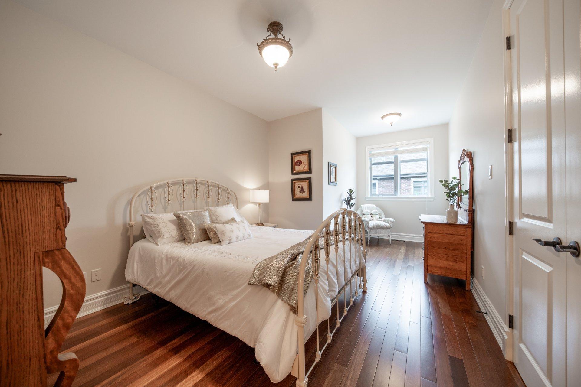 









1463


Rue François-P.-Bruneau

,
Saint-Bruno-de-Montarville,




QC
J3V6K4

