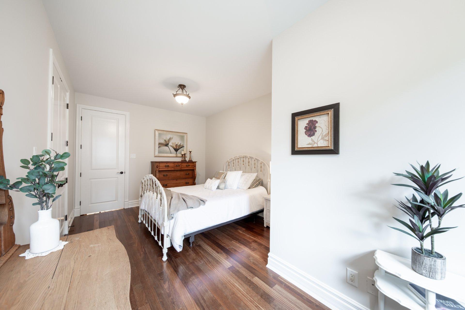 









1463


Rue François-P.-Bruneau

,
Saint-Bruno-de-Montarville,




QC
J3V6K4

