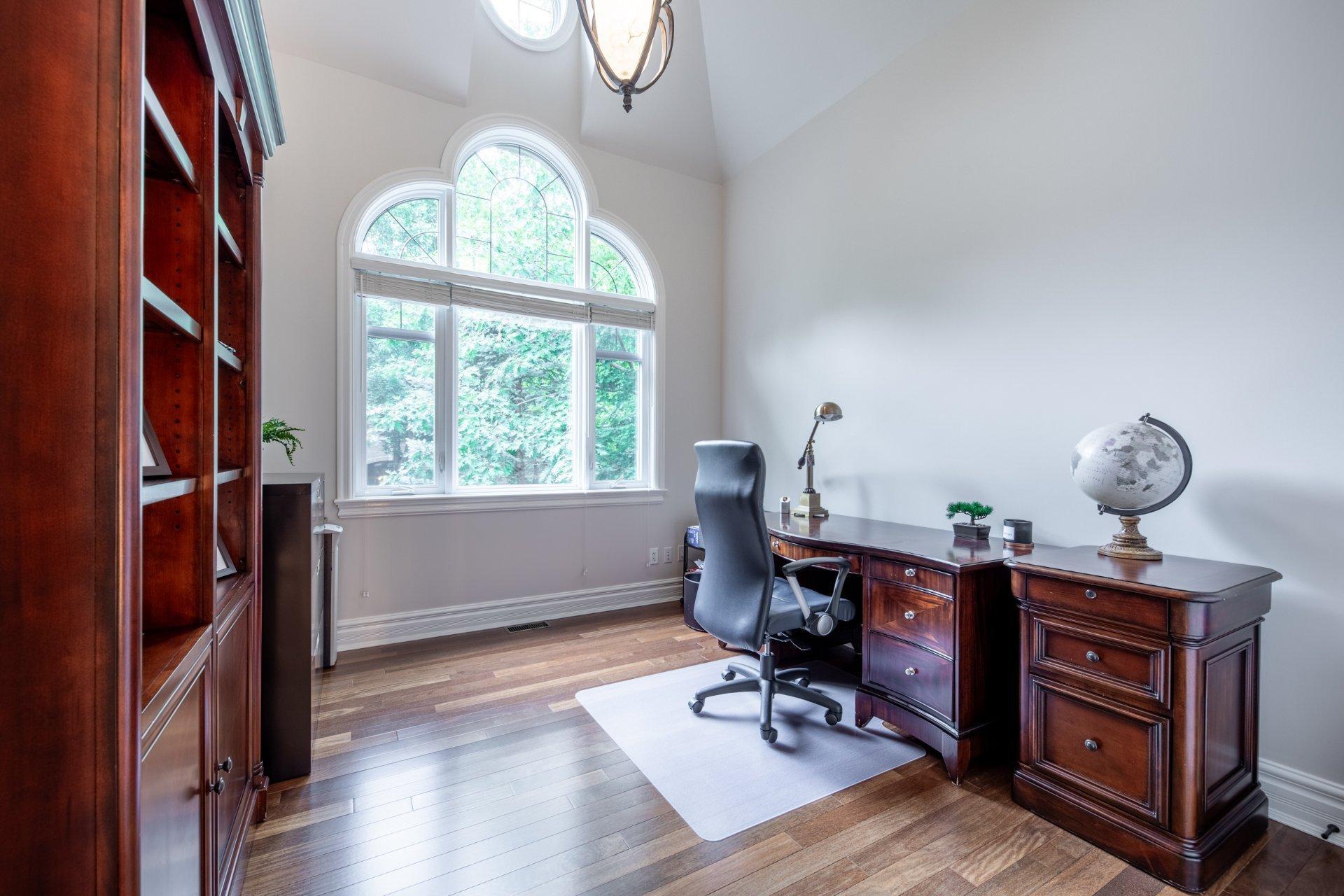 









1463


Rue François-P.-Bruneau

,
Saint-Bruno-de-Montarville,




QC
J3V6K4

