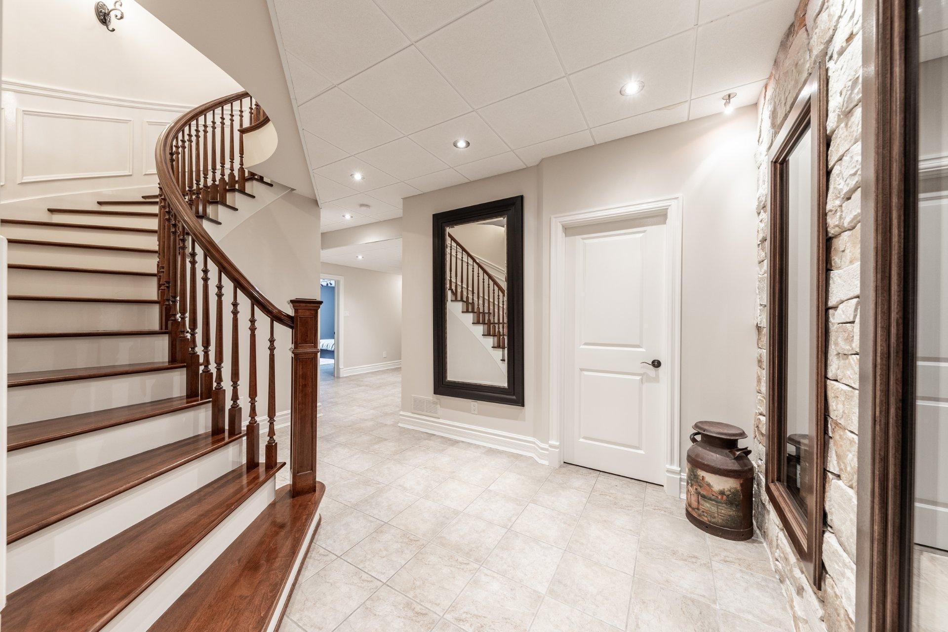 









1463


Rue François-P.-Bruneau

,
Saint-Bruno-de-Montarville,




QC
J3V6K4

