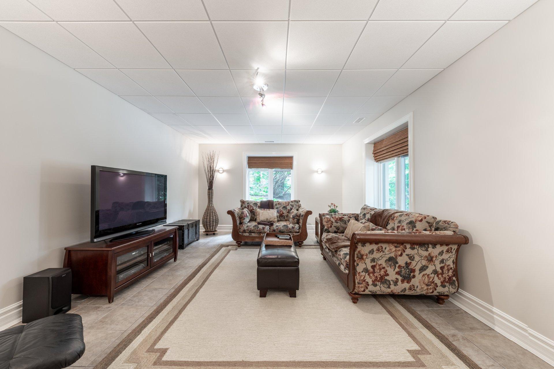 









1463


Rue François-P.-Bruneau

,
Saint-Bruno-de-Montarville,




QC
J3V6K4

