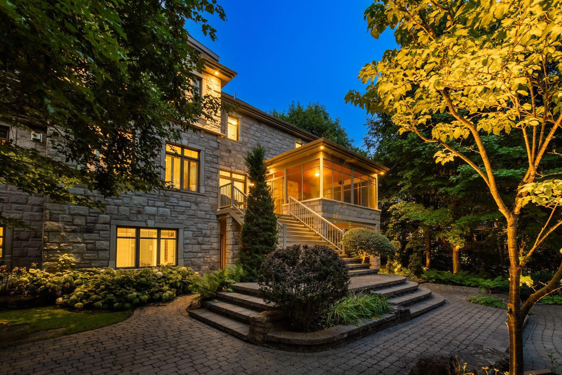 









1463


Rue François-P.-Bruneau

,
Saint-Bruno-de-Montarville,




QC
J3V6K4

