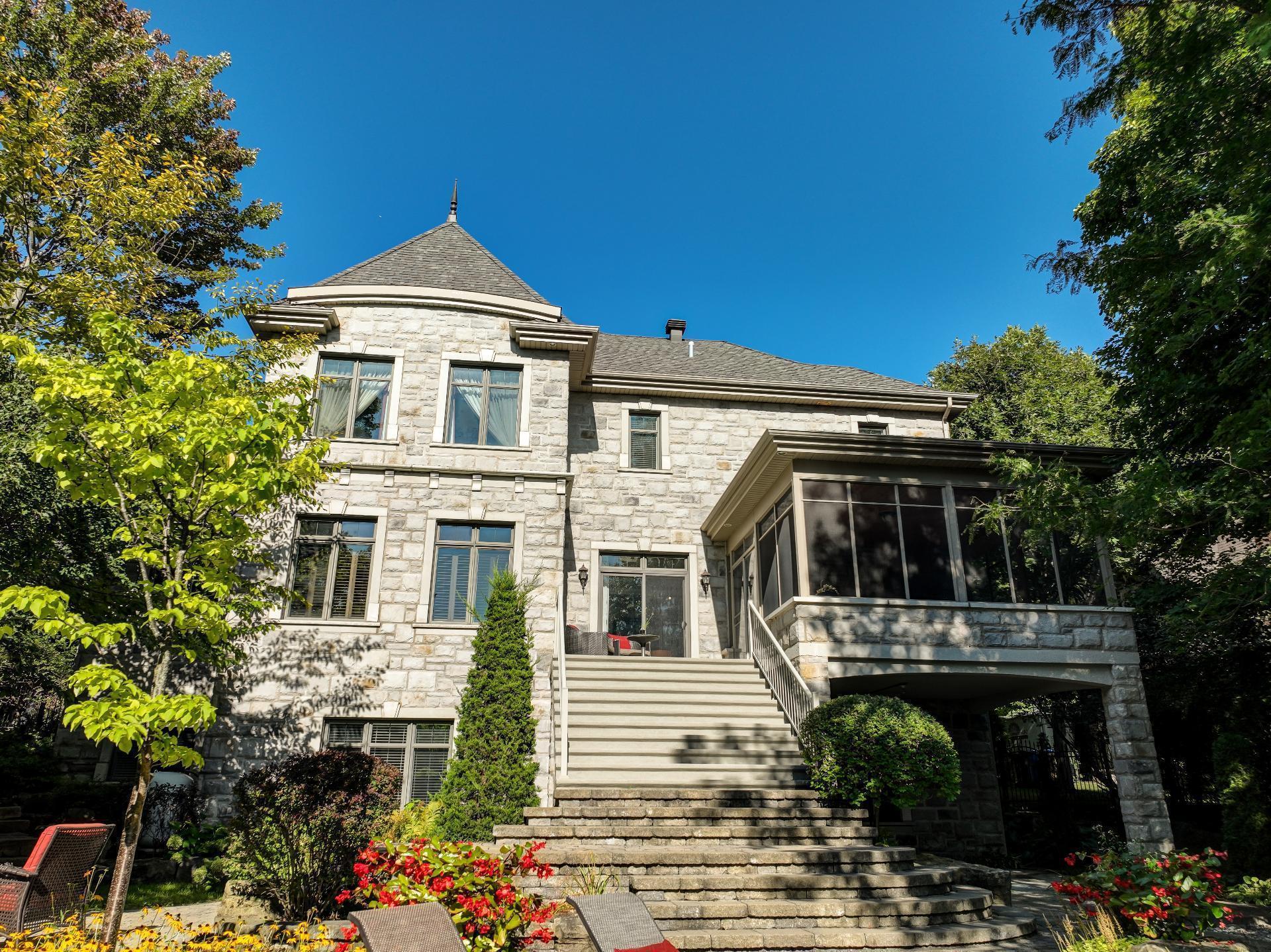 









1463


Rue François-P.-Bruneau

,
Saint-Bruno-de-Montarville,




QC
J3V6K4

