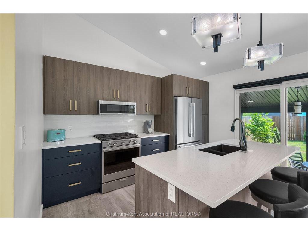 









190


MERRITT

Avenue,
Chatham,




ON
N7M 5Y4

