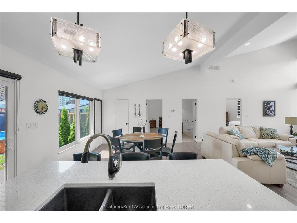 









190


MERRITT

Avenue,
Chatham,




ON
N7M 5Y4

