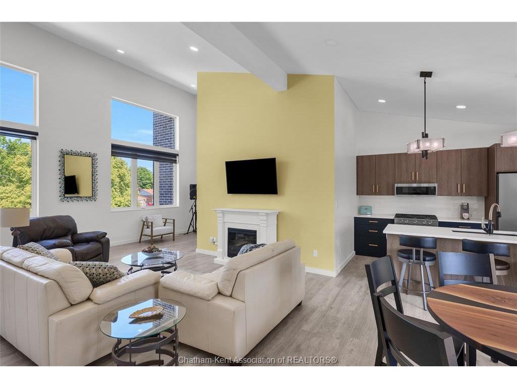 









190


MERRITT

Avenue,
Chatham,




ON
N7M 5Y4

