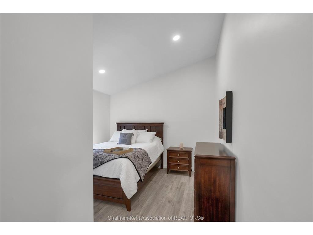 









190


MERRITT

Avenue,
Chatham,




ON
N7M 5Y4

