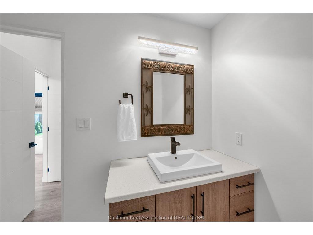 









190


MERRITT

Avenue,
Chatham,




ON
N7M 5Y4

