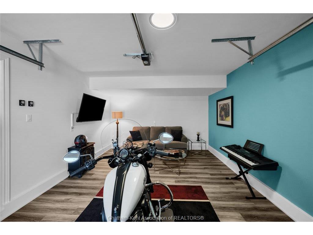 









190


MERRITT

Avenue,
Chatham,




ON
N7M 5Y4

