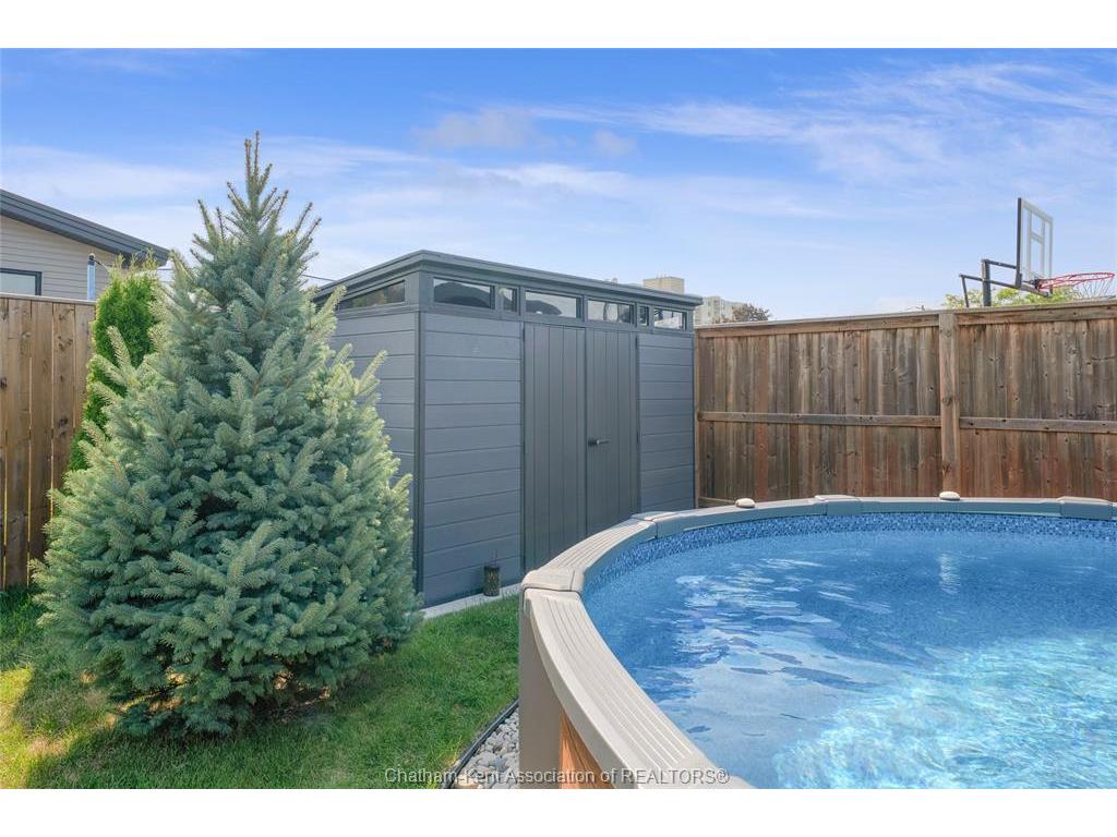 









190


MERRITT

Avenue,
Chatham,




ON
N7M 5Y4

