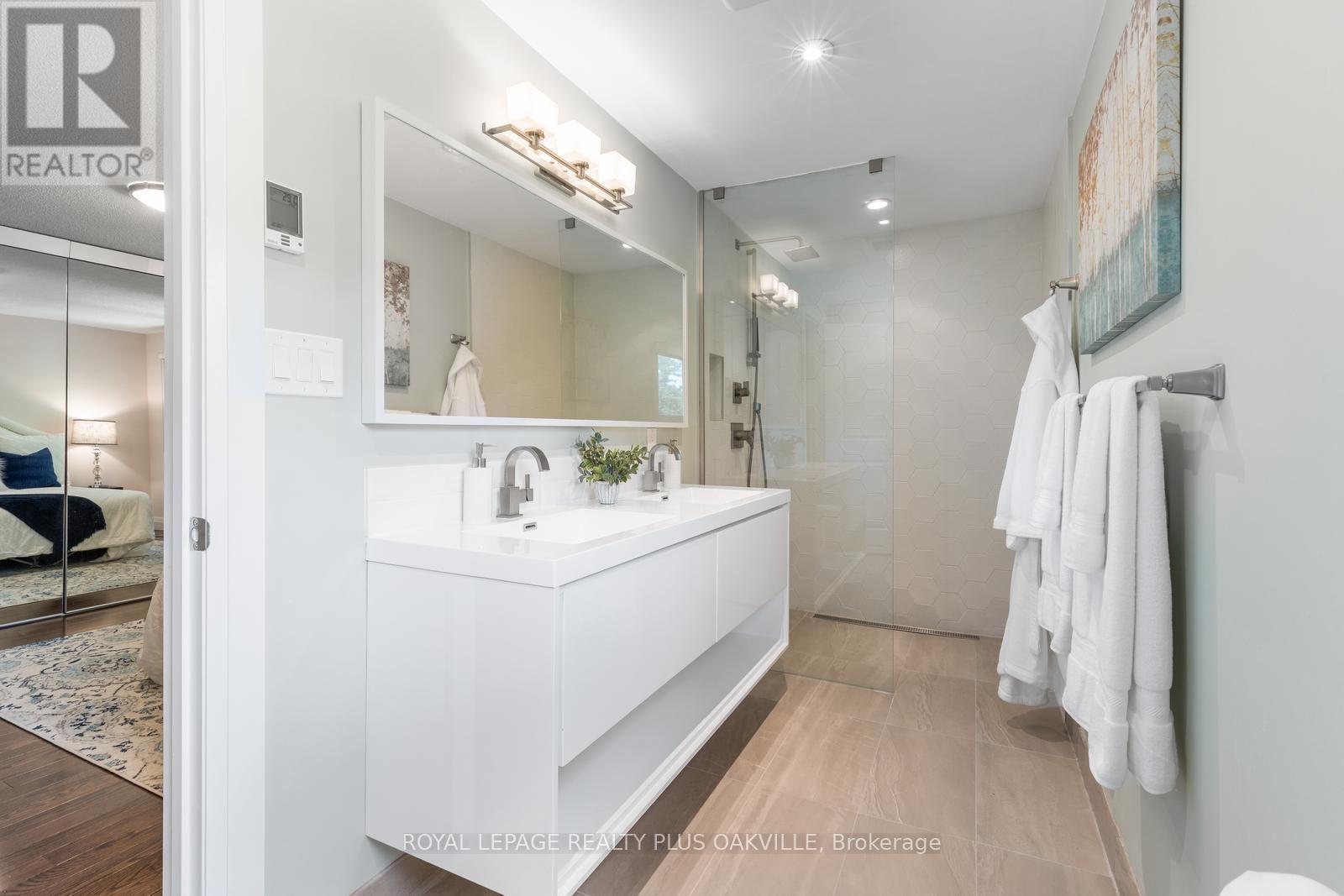 












5950 PAGOSA COURT

,
Mississauga,




Ontario
L5M2M8

